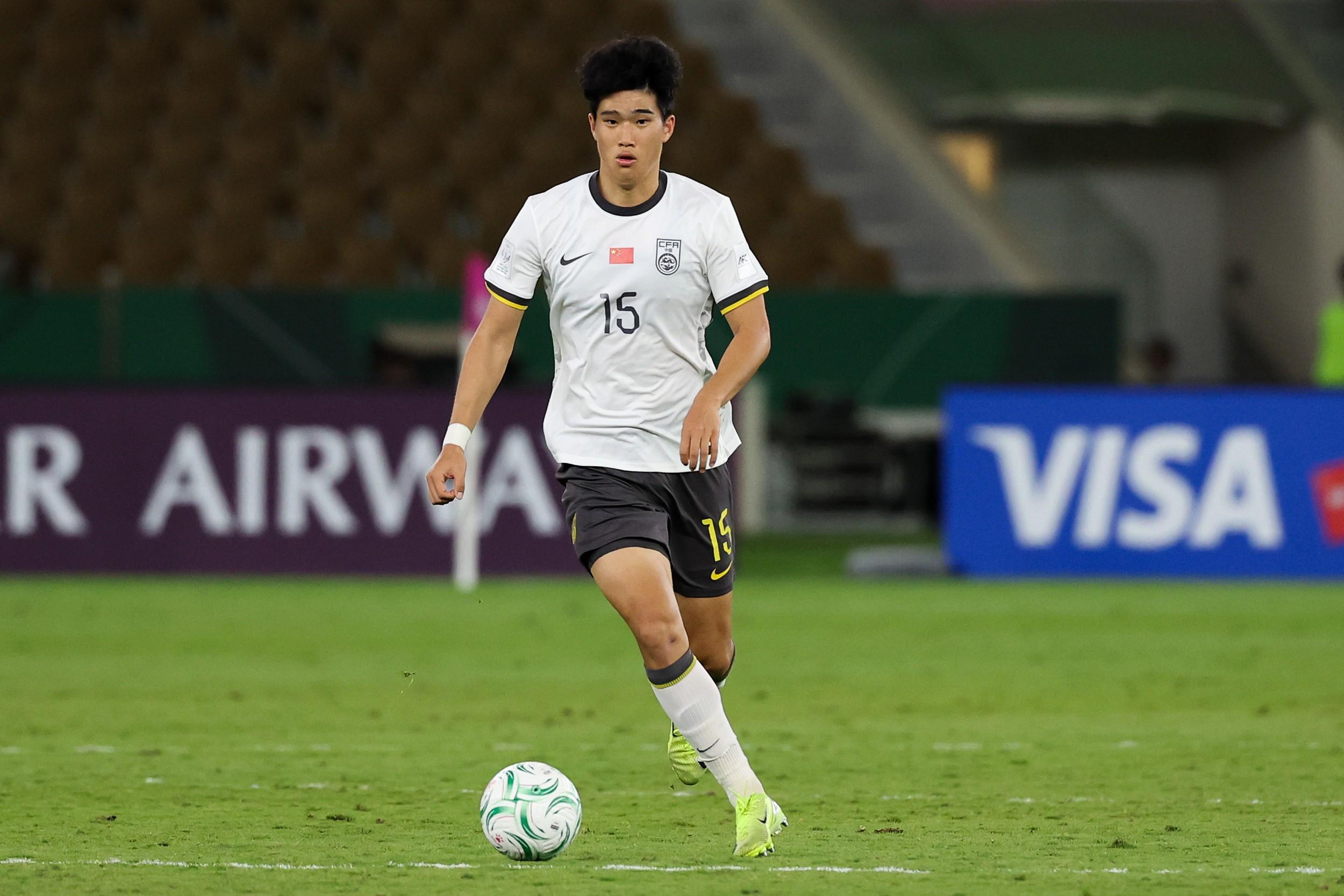 yl23455 永利-彭啸：小时候梦想踢中锋；拜合拉木有舞蹈天赋